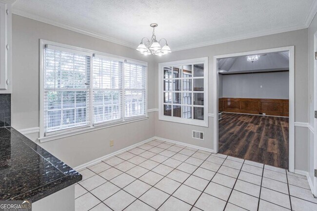 Building Photo - 736 Singley Dr