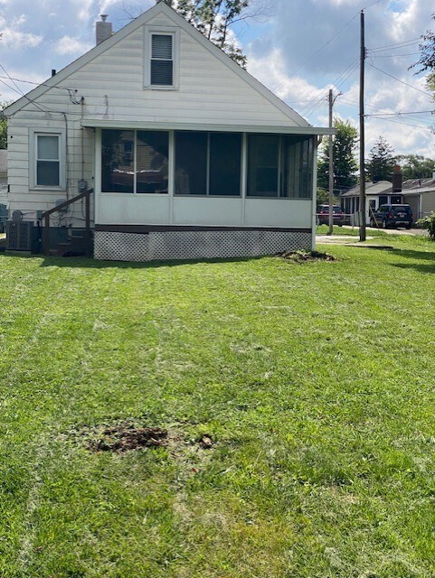 Building Photo - 2171 McGuffey Rd