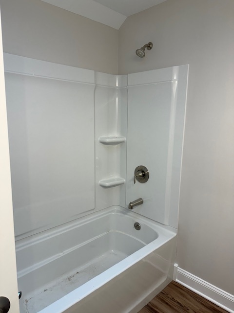 Primary Shower/Tub - 1330 Dunsinane Dr