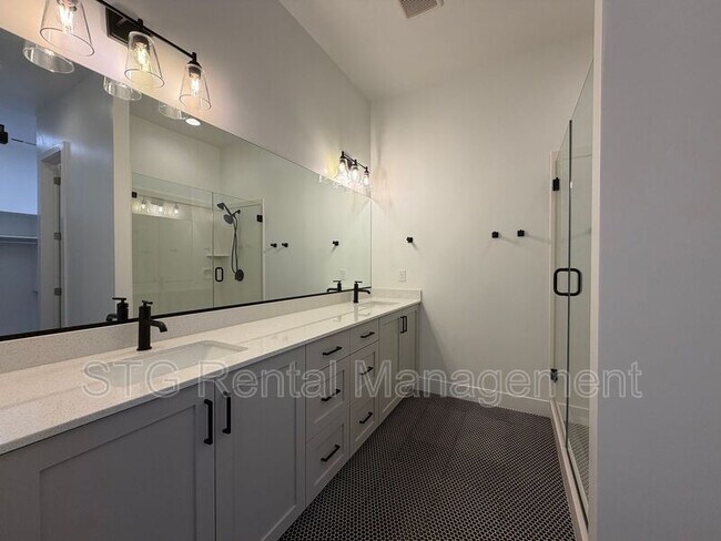 Building Photo - 2908 Church Oak Dr