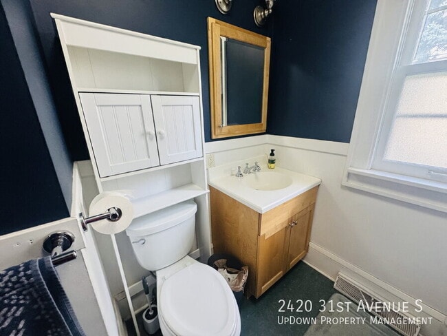 Building Photo - 2420 S 31st Ave