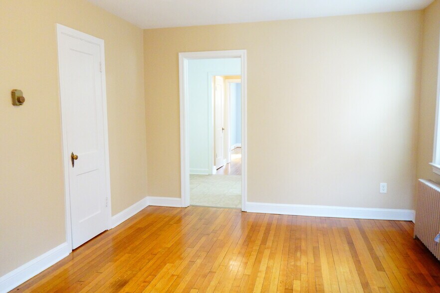 Building Photo - 812 Greenwood Cir