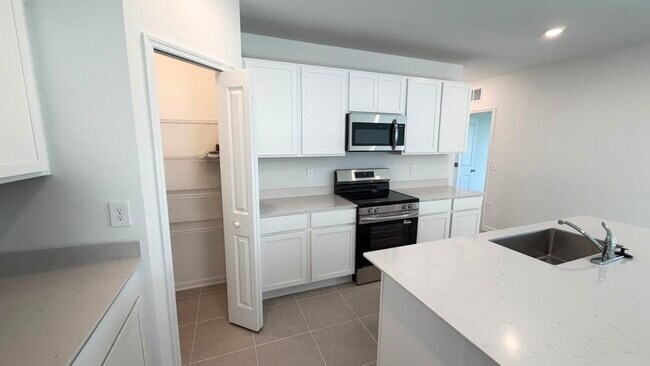 Building Photo - 3375 Alexander Dr