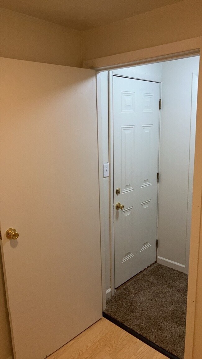 Building Photo - 105 Woodard Dr