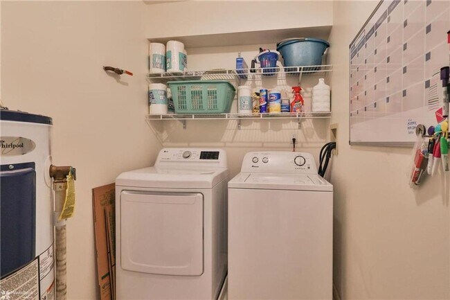 Building Photo - Beautiful 2 Bedroom Condo for Rent