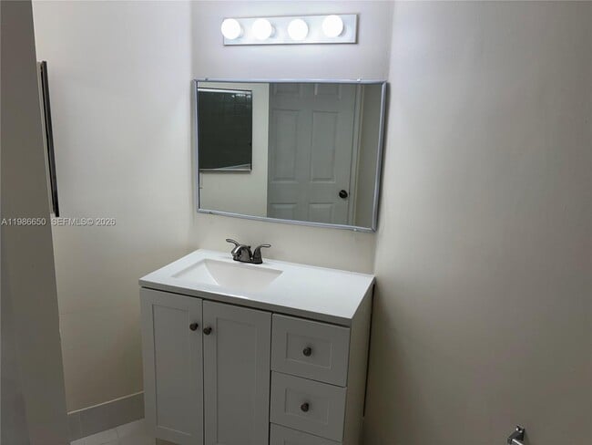 Building Photo - 655 SW 111th Way