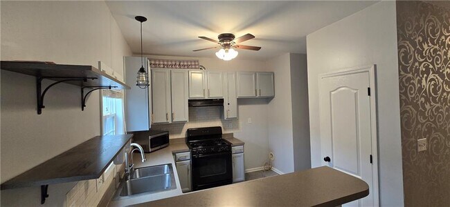 Building Photo - 232 Valley Xing