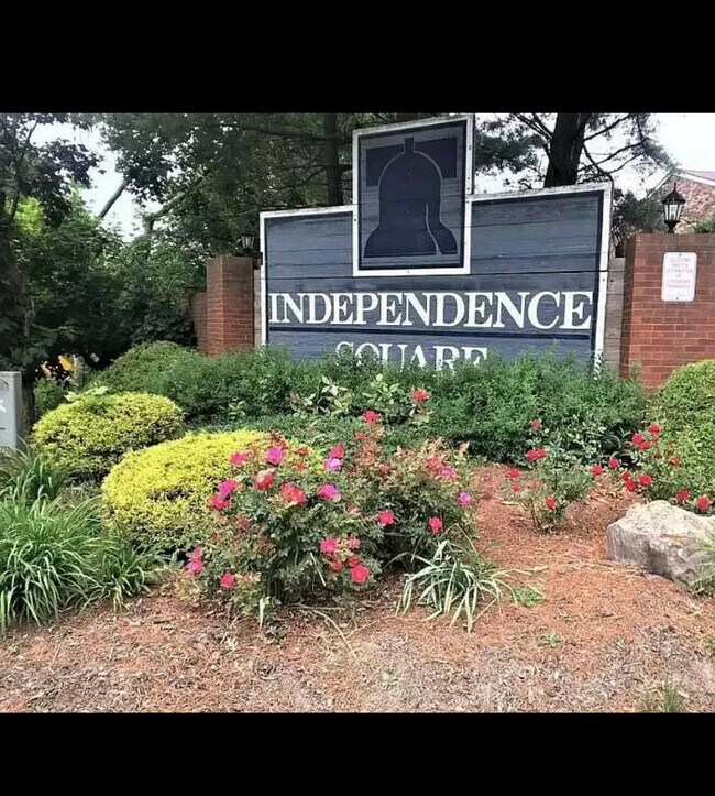 Building Photo - 8005 Revere Plz