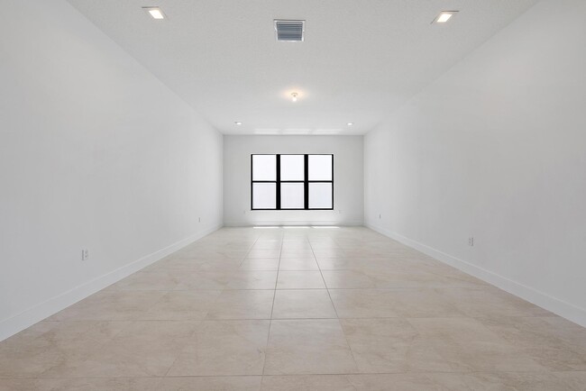 Building Photo - 20471 Southernwood Ave