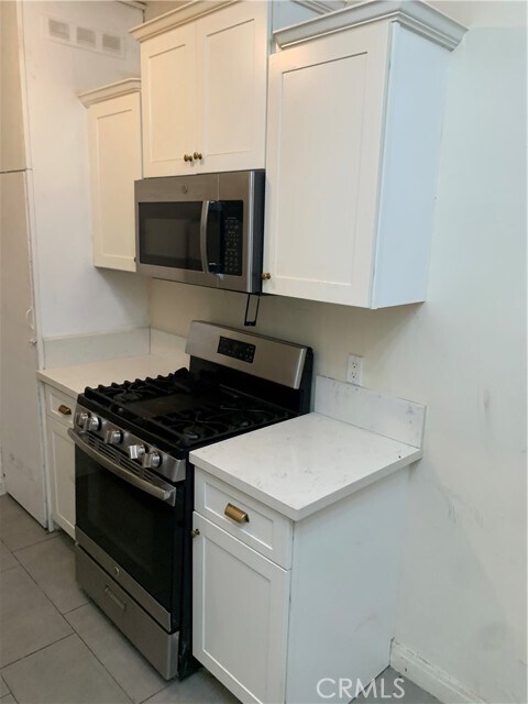 Building Photo - 1145 S New Hampshire Ave