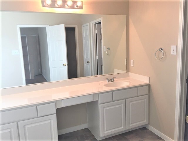 Building Photo - 16842 Blackberry Lily Ln