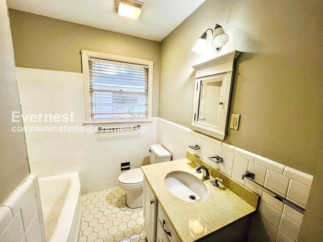 Building Photo - SPECIAL PROMOTION! 3 Bed, 2 Bath Home with Carport / Pet-Friendly / Available Now!