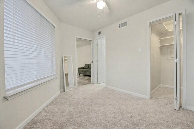 Building Photo - 9815 Walnut St