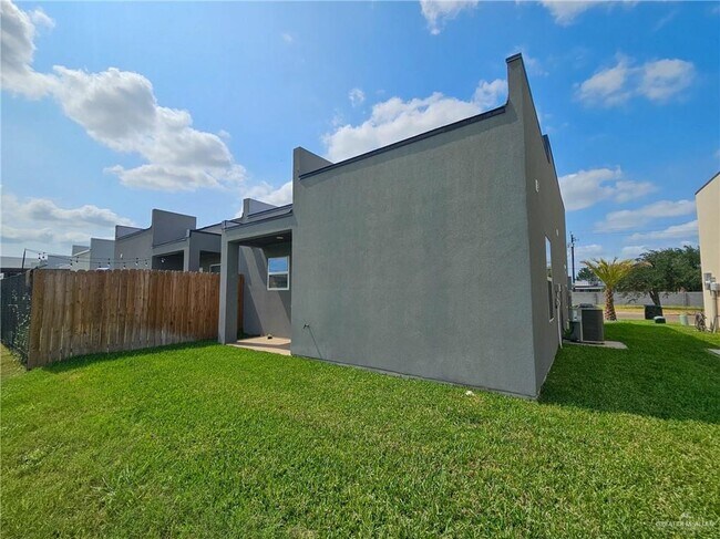 Building Photo - 20 20th St