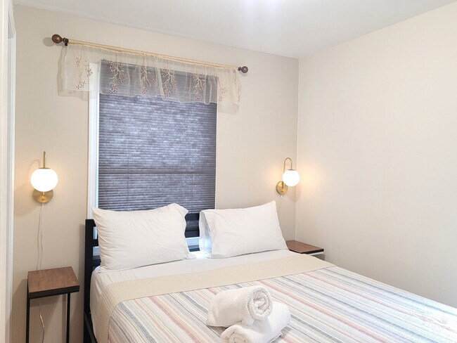 Building Photo - 2028 Pimmit Dr