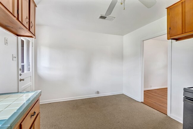 Building Photo - 1027 W 31st St