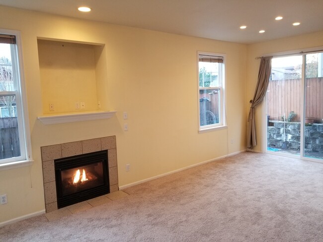 Building Photo - Charming Two Bedroom Town Home  $500 off F...