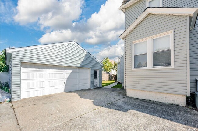 Building Photo - 223 Hickox Ave