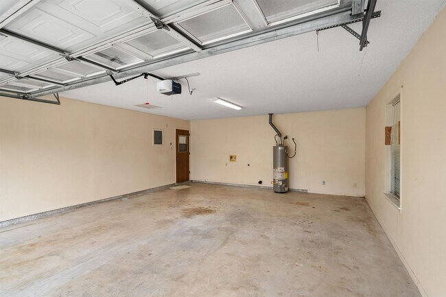 Building Photo - 424 W Nicholson St
