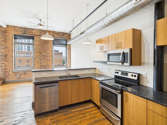 Building Photo - 1322 W Broad St