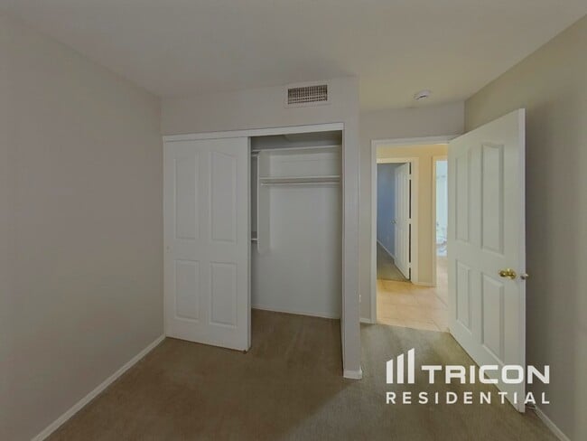 Building Photo - 12209 W Edgemont Ave