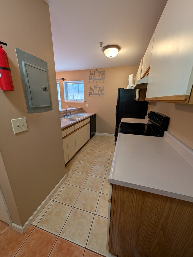 Building Photo - 191 Hildred Dr