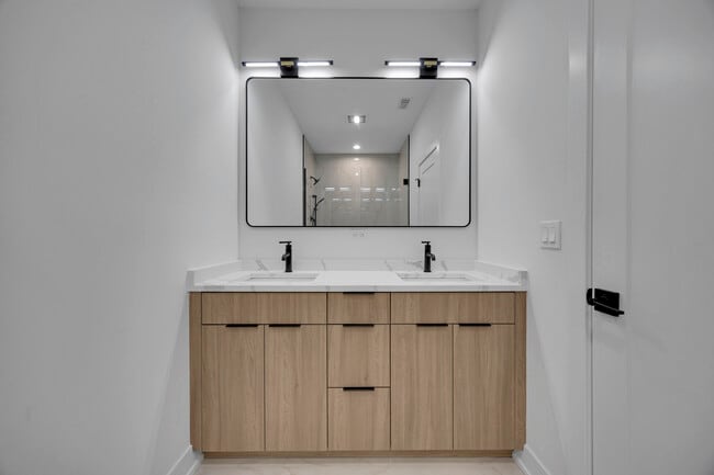 Building Photo - 4629 S Michigan Ave