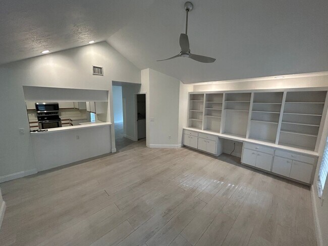 Building Photo - 8448 SW 196th Avenue Rd