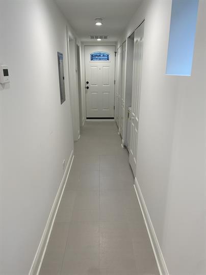 Building Photo - "Chic Urban Living: Cozy 1-Bedroom Gem in the Heart of Chicago's Vibrant Hoyne Avenue!"