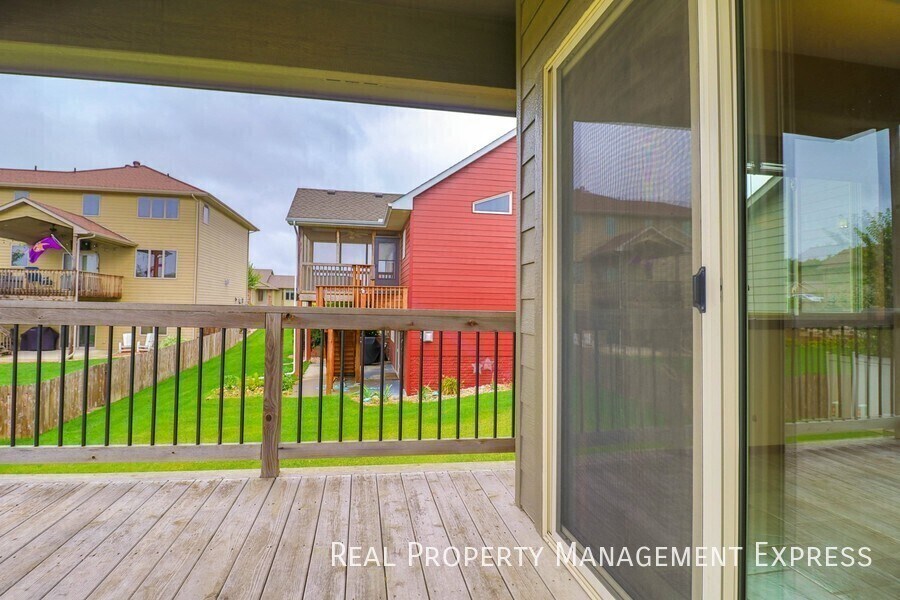 Building Photo - 7905 S Grass Creek Dr