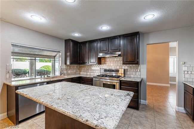 Building Photo - 10028 Sail Landing Ct