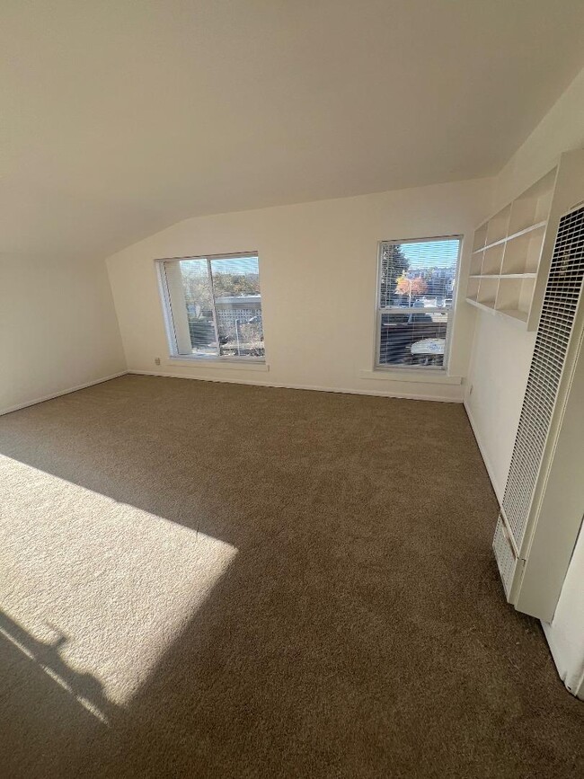 Building Photo - 411 California Ave