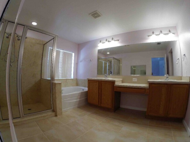 Building Photo - 5073 SW 40th Pl