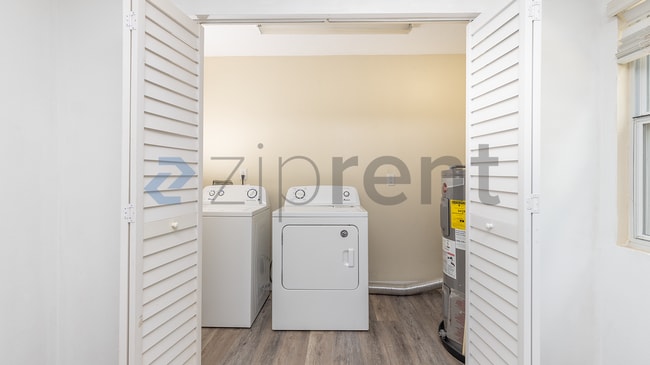 Building Photo - Unit