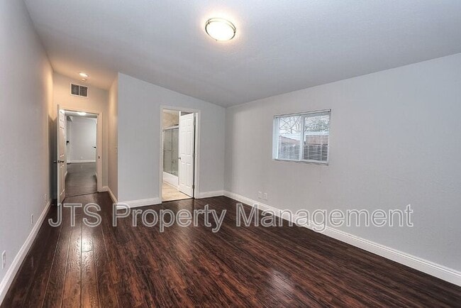 Building Photo - 2000 Belcot Rd