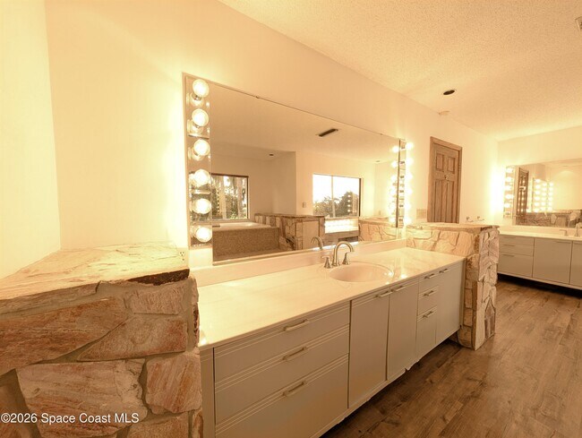Building Photo - 3686 Muirfield Dr