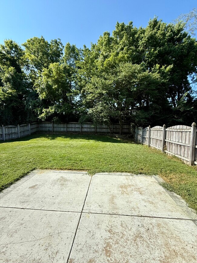 Building Photo - 6065 Woodmill Dr