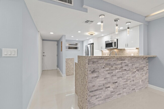 Building Photo - 3580 S Ocean Blvd