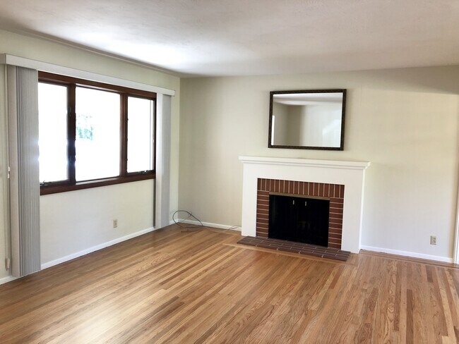 Building Photo - 4044 Cayente Way