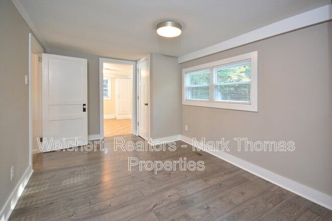 Building Photo - 721 Peyton Ave