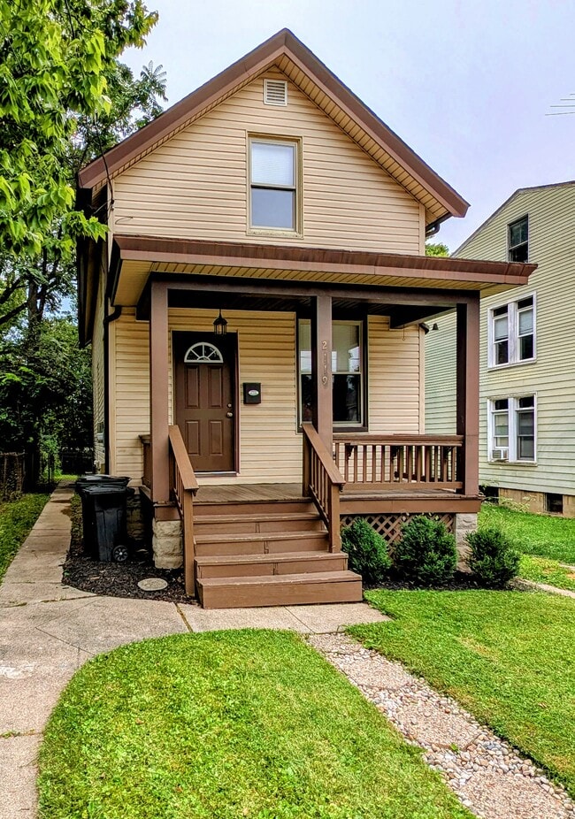 Building Photo - 2119 Feldman Ave