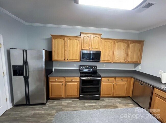 Building Photo - 126 Cloister Ln