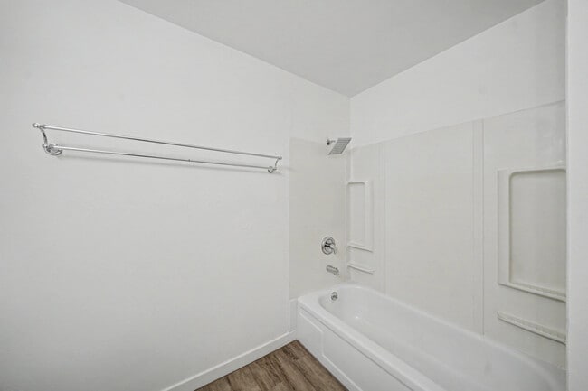 Building Photo - 165 Glenn Pl