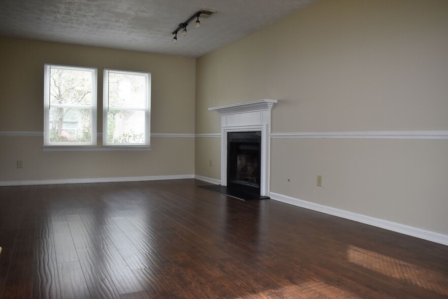 Building Photo - 10420 Virginia Pine Ln