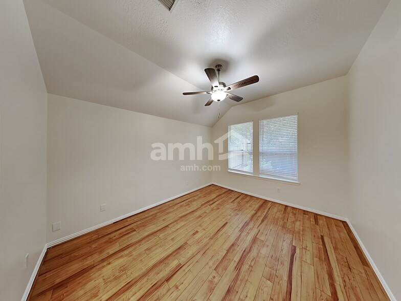 Building Photo - 30919 Blue Ridge Park Ln