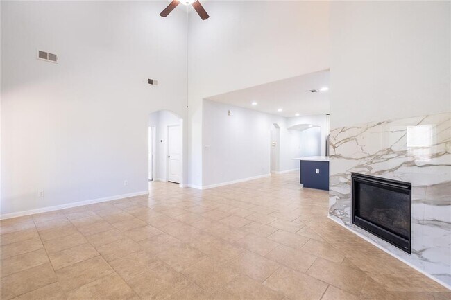 Building Photo - 17523 Quiet Shores Dr