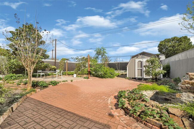Building Photo - 9208 Carousel Ln