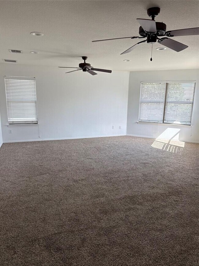 Building Photo - 2114 Cottontail Dr