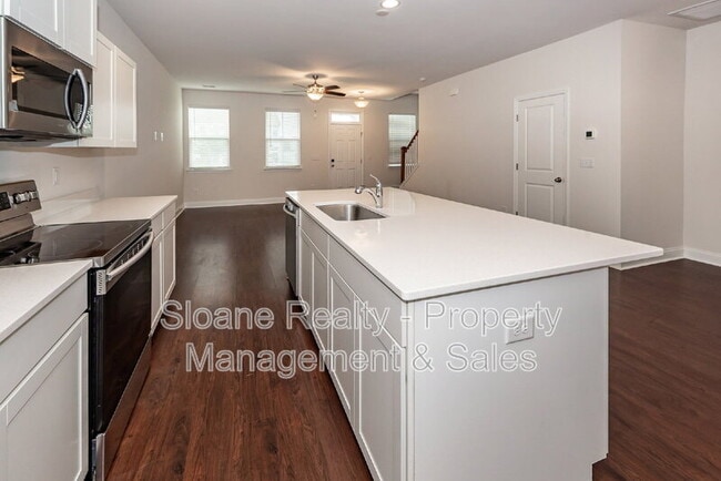 Building Photo - 7787 Montview Rd