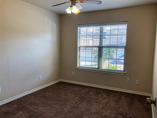 Building Photo - 113 Bolero Way